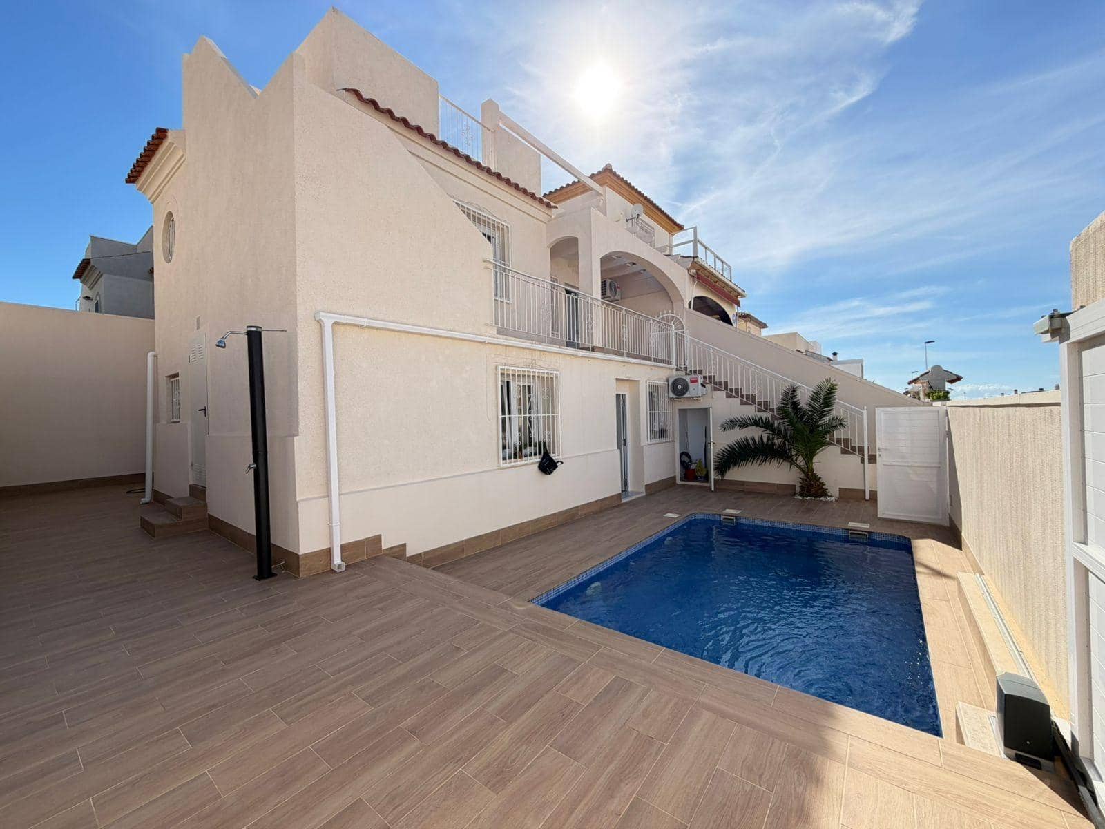 4 bedroom Semi-detached Villa for sale in Torrevieja with pool - € 369,000 (Ref: 9383844)