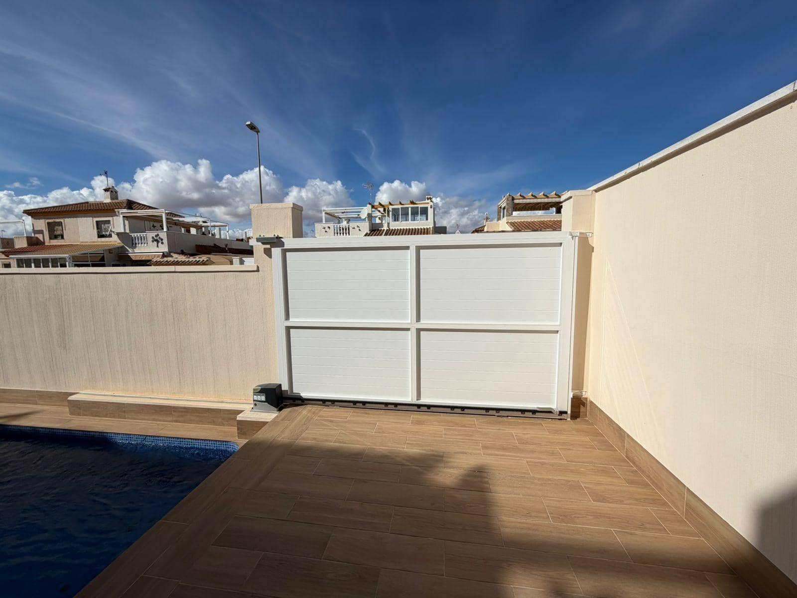 4 bedroom Semi-detached Villa for sale in Torrevieja with pool - € 369,000 (Ref: 9383844)