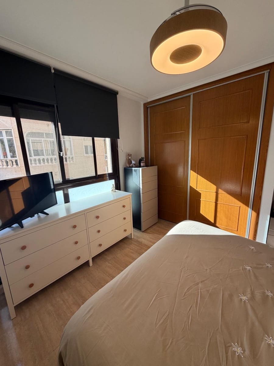 2 sypialnia Apartament na sprzedaż w Torrevieja z basenem - 189 000 € (Ref: 9383850)