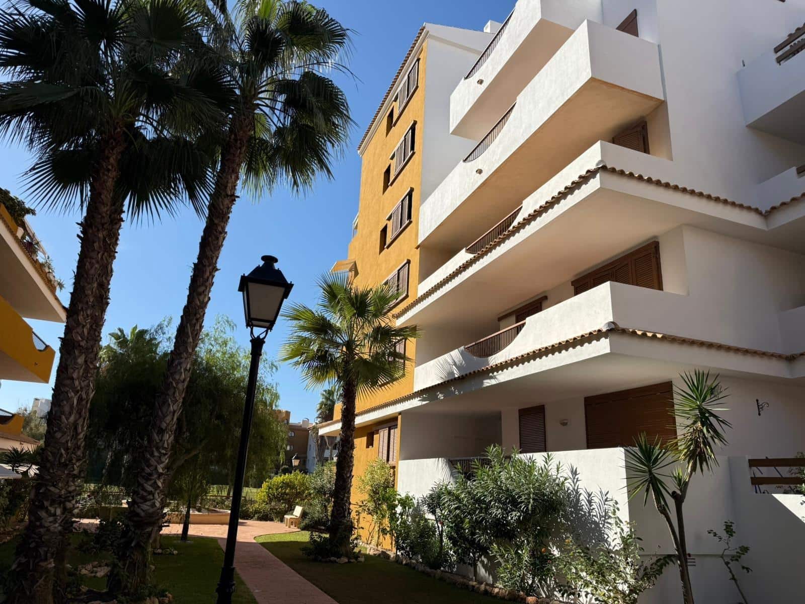 2 soveværelse Lejlighed til salg i Torrevieja med swimmingpool - € 239.900 (Ref: 9383851)