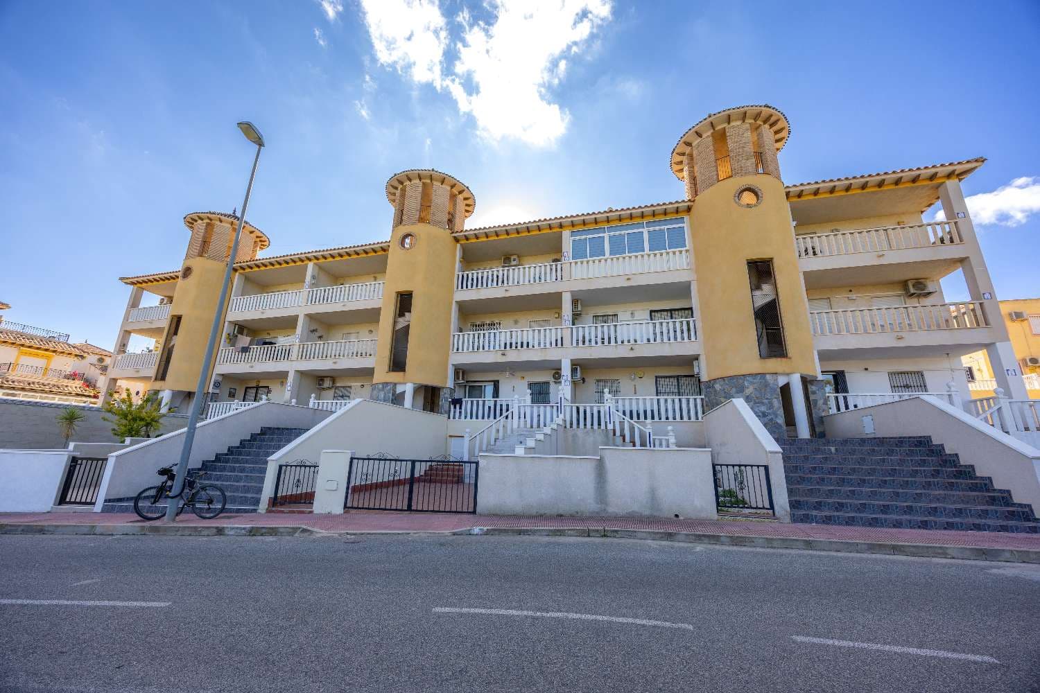 2 bedroom Apartment for sale in Orihuela with pool garage - € 169,900 (Ref: 9391178)