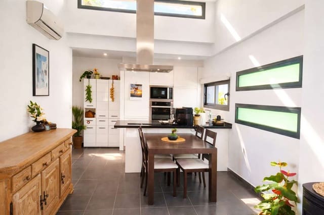 3 makuuhuone Huvila myytävänä paikassa Las Filipinas mukana 
autotalli - 329 000 € (Ref: 9391179)