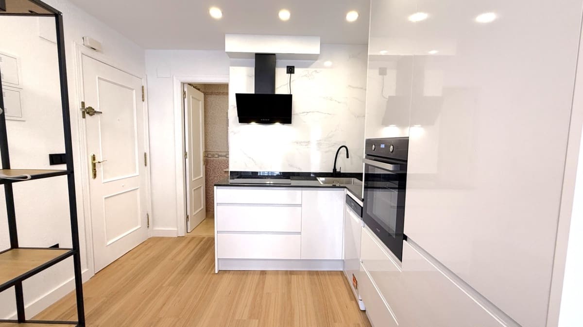 Apartamento de 2 habitaciones en Torrevieja en venta - 169.000 € (Ref: 9417752)