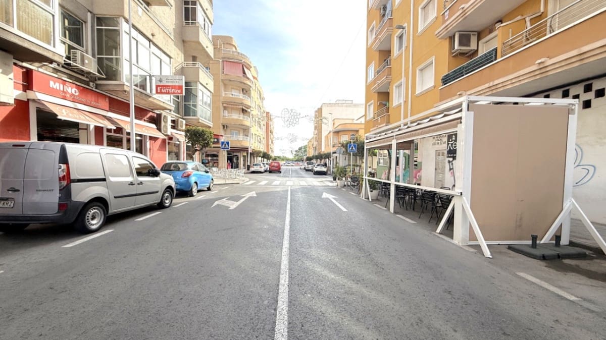 Apartamento de 2 habitaciones en Torrevieja en venta - 169.000 € (Ref: 9417752)