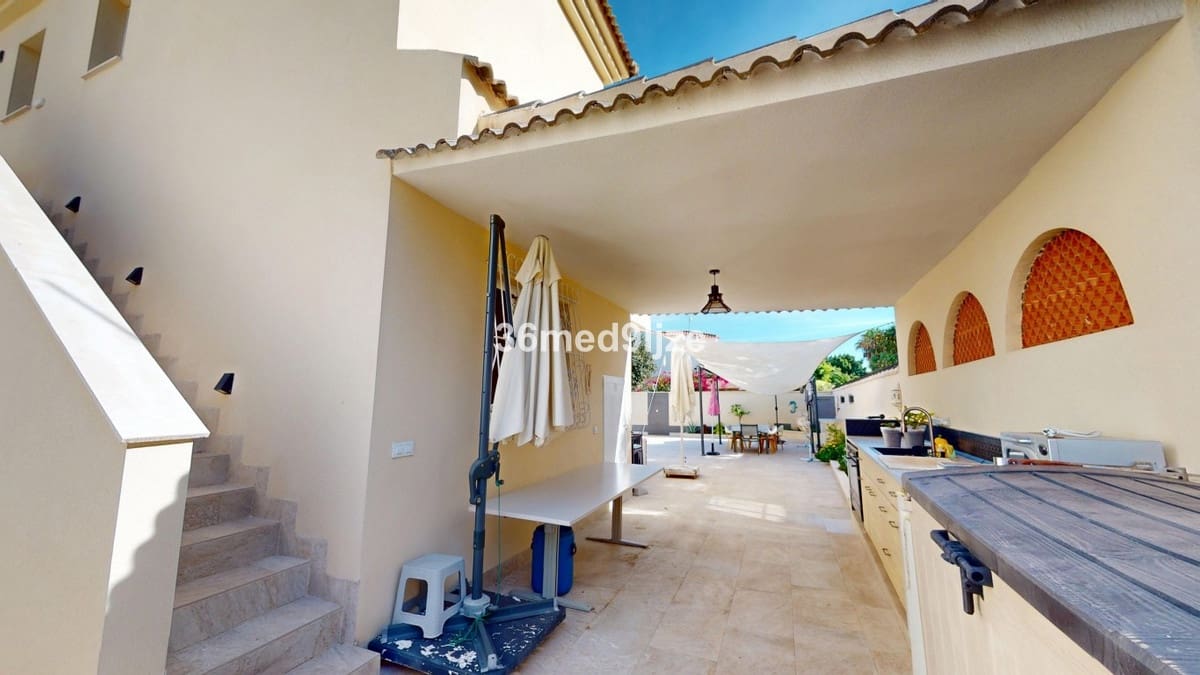 5 soverom Villa til salgs i Los Narejos med garasje - € 649 000 (Ref: 9417762)