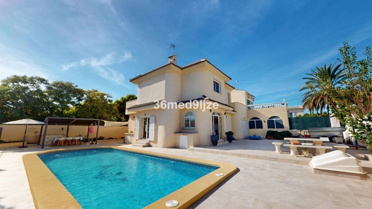 5 soverom Villa til salgs i Los Narejos med garasje - € 649 000 (Ref: 9417762)