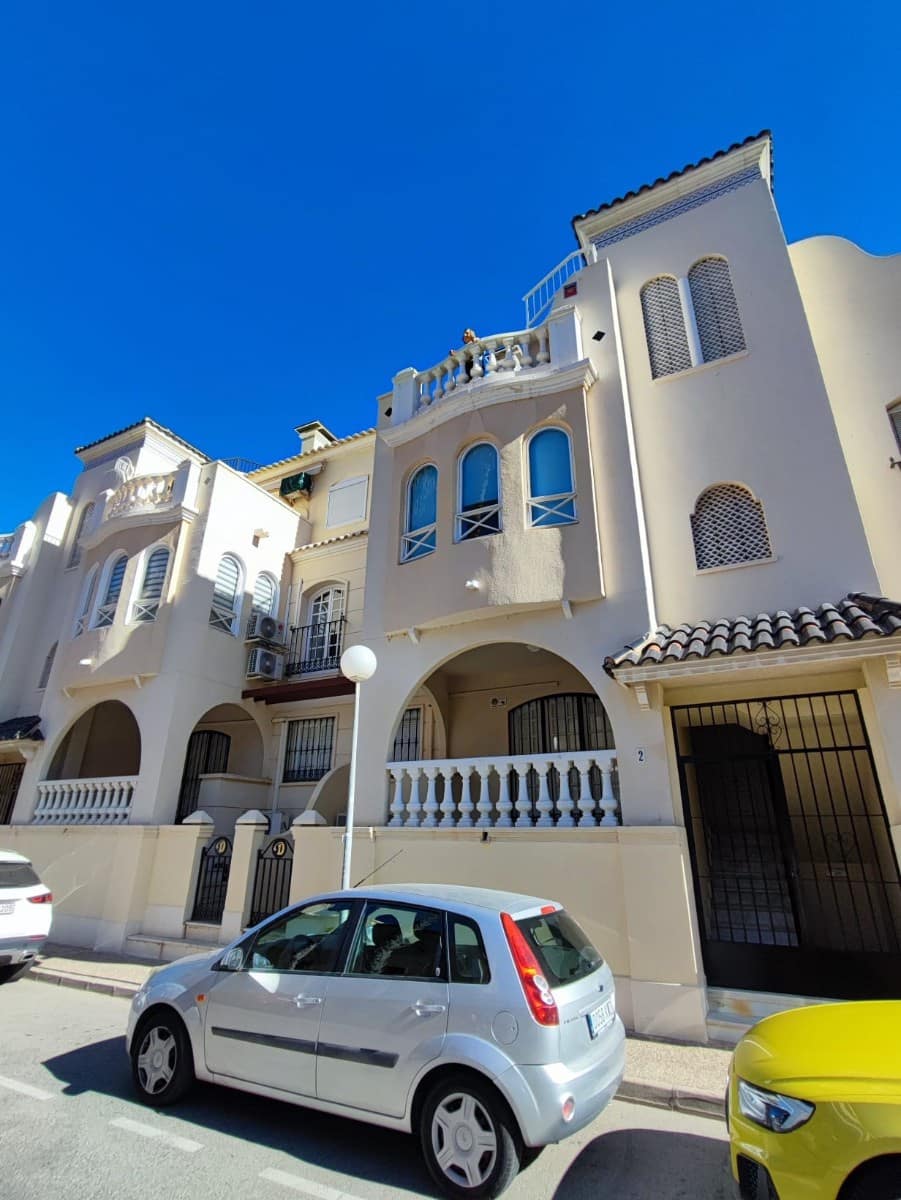 2 slaapkamer Appartement te koop in Torrevieja met zwembad garage - € 269.500 (Ref: 9417771)