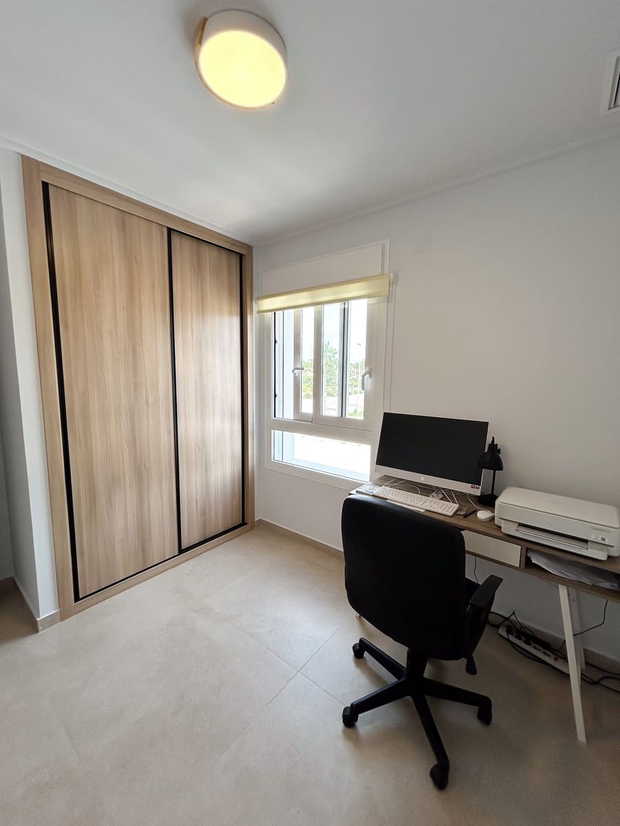 3 makuuhuone Huoneisto myytävänä paikassa El Raso mukana uima-altaan - 295 000 € (Ref: 9417774)