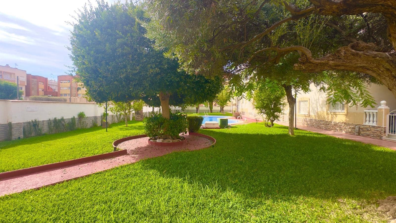 2 soveværelse Penthouse til salg i Torrevieja med swimmingpool - € 149.900 (Ref: 9425294)