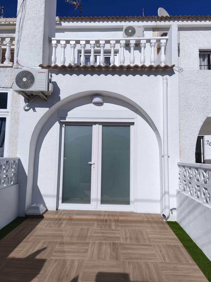 3 soveværelse Byhus til salg i Torrevieja med swimmingpool - € 249.900 (Ref: 9425304)