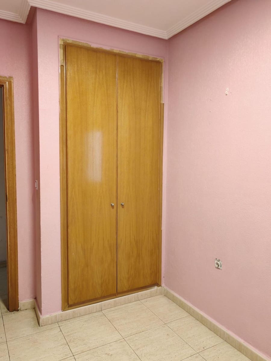 2 bedroom Apartment for sale in Torrevieja - € 117,000 (Ref: 9425306)