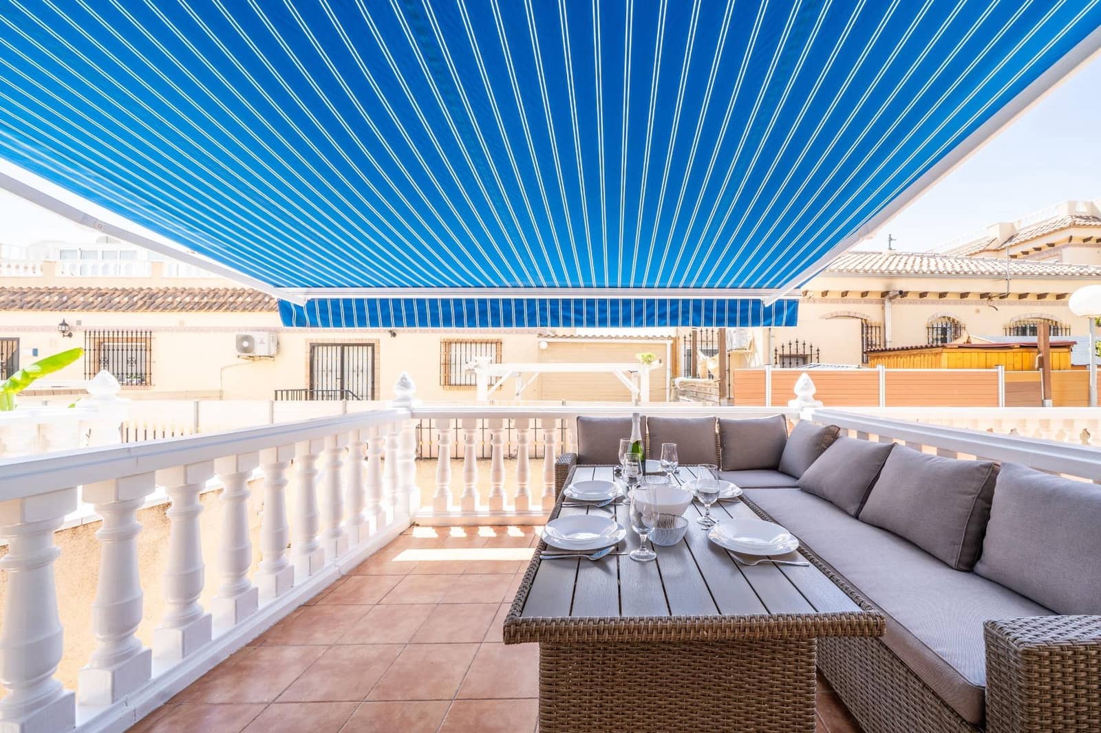 4 sypialnia Dom blizniak na sprzedaż w Orihuela Costa z basenem - 243 000 € (Ref: 9438651)