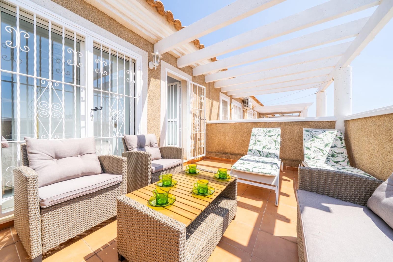 4 sypialnia Dom blizniak na sprzedaż w Orihuela Costa z basenem - 243 000 € (Ref: 9438651)