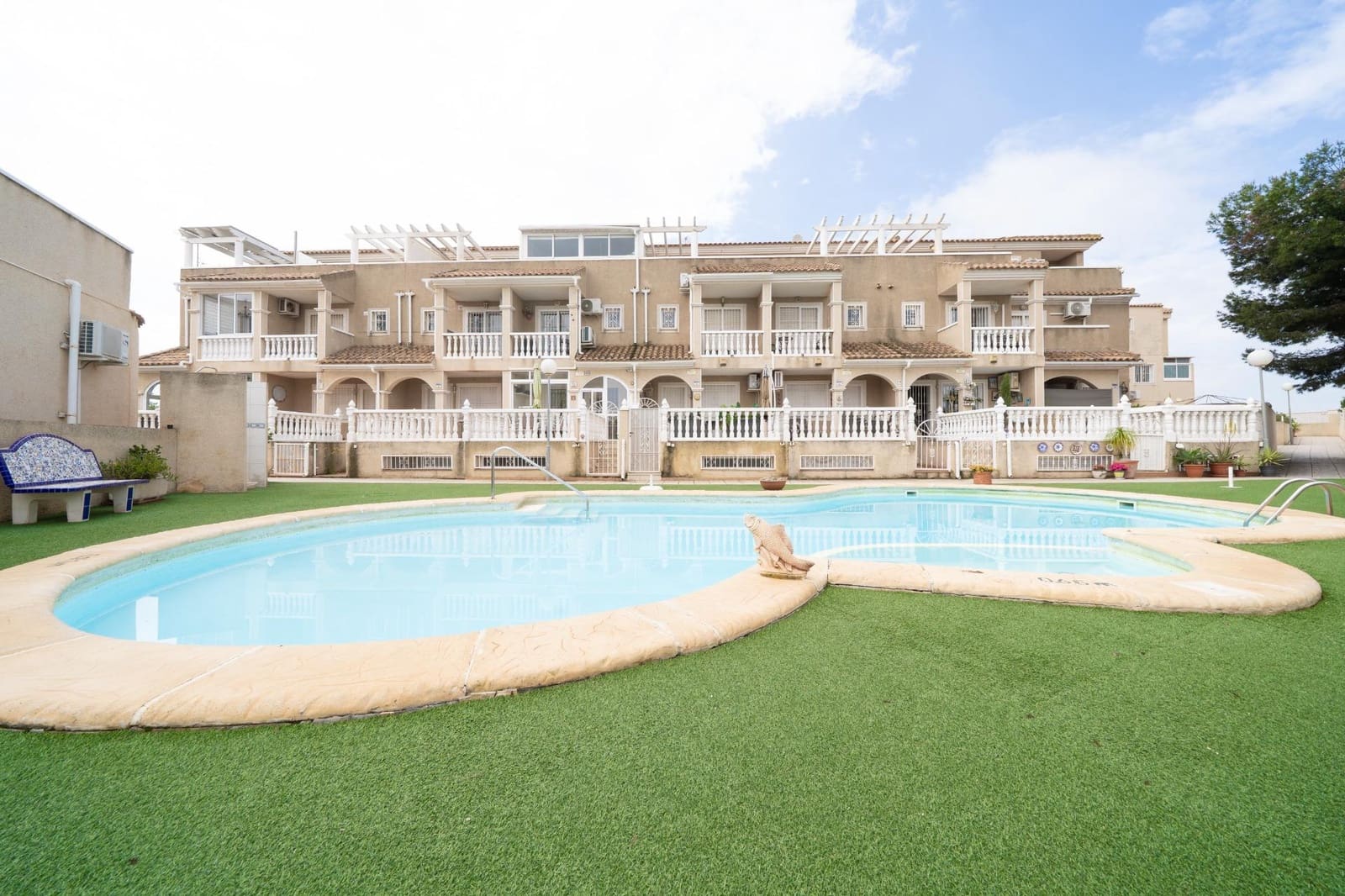 4 sypialnia Dom blizniak na sprzedaż w Orihuela Costa z basenem - 243 000 € (Ref: 9438651)