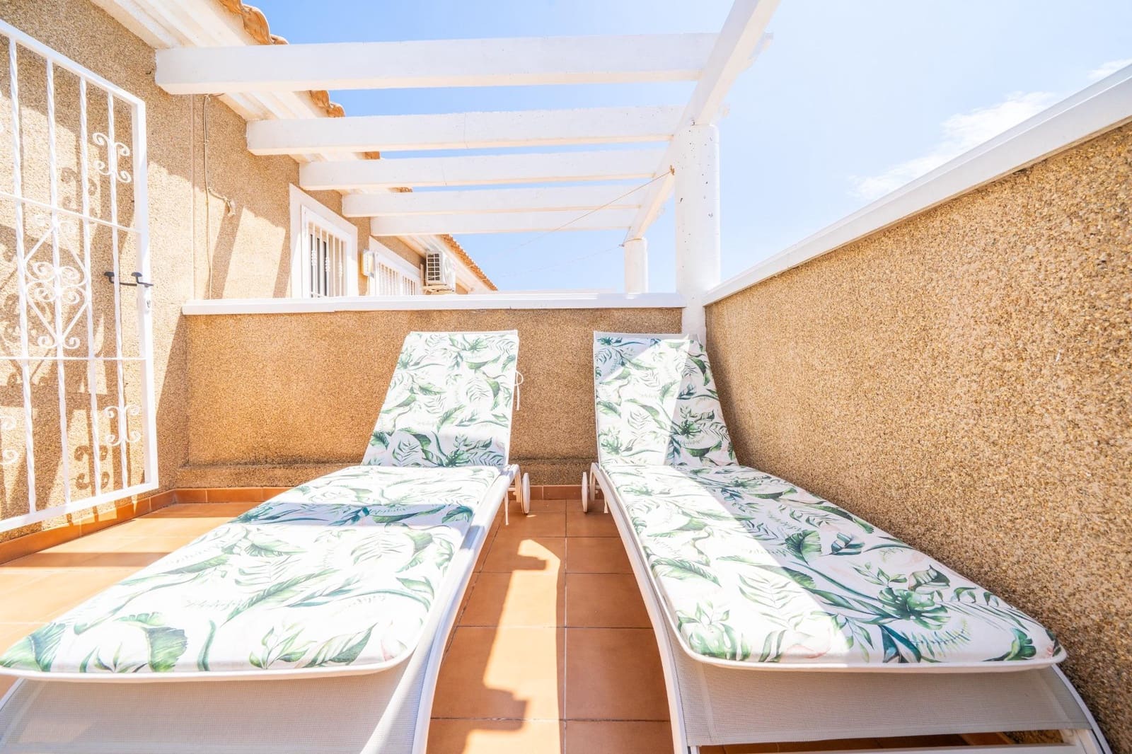 4 sypialnia Dom blizniak na sprzedaż w Orihuela Costa z basenem - 243 000 € (Ref: 9438651)