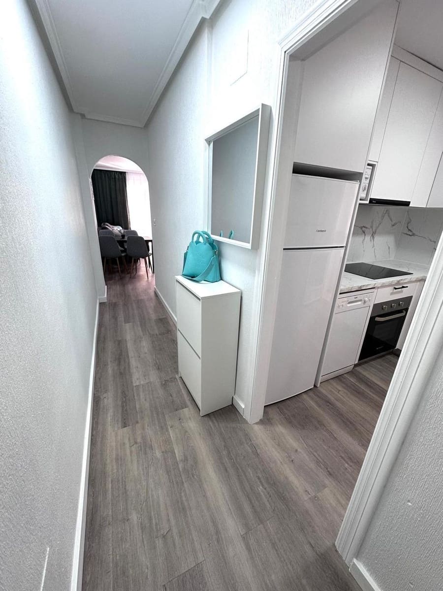 2 soveværelse Lejlighed til salg i Torrevieja med swimmingpool - € 182.000 (Ref: 9438665)