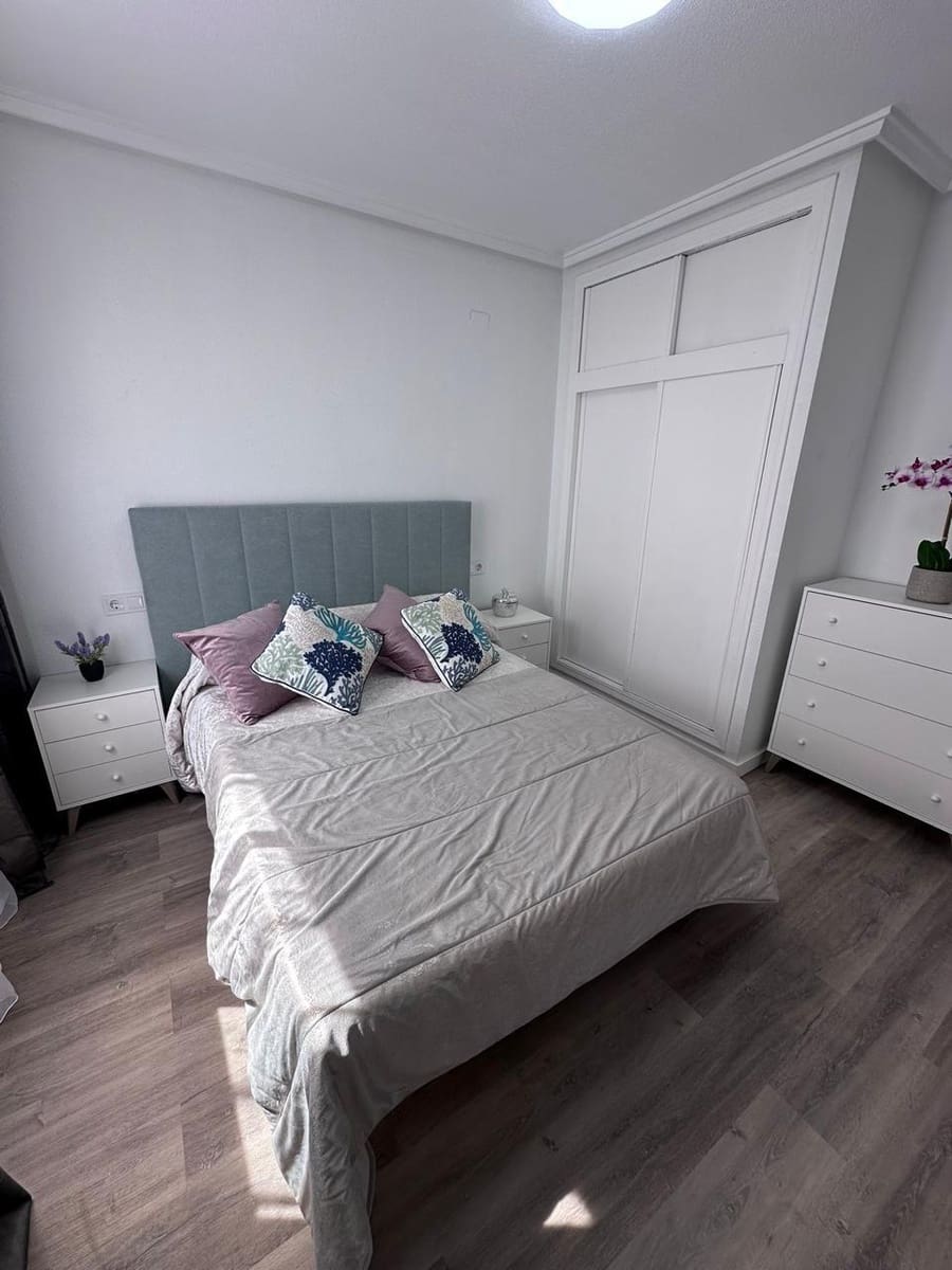 2 soveværelse Lejlighed til salg i Torrevieja med swimmingpool - € 182.000 (Ref: 9438665)