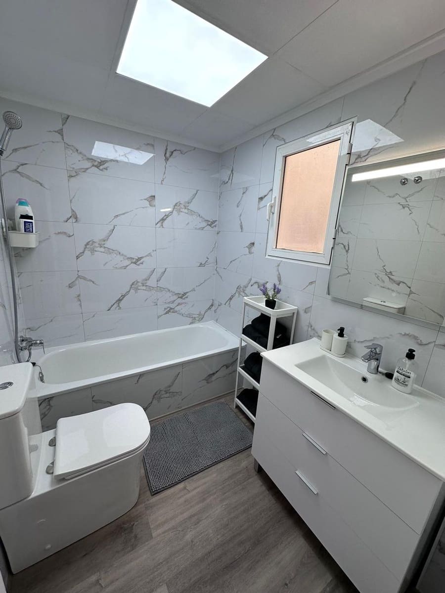 2 soveværelse Lejlighed til salg i Torrevieja med swimmingpool - € 182.000 (Ref: 9438665)