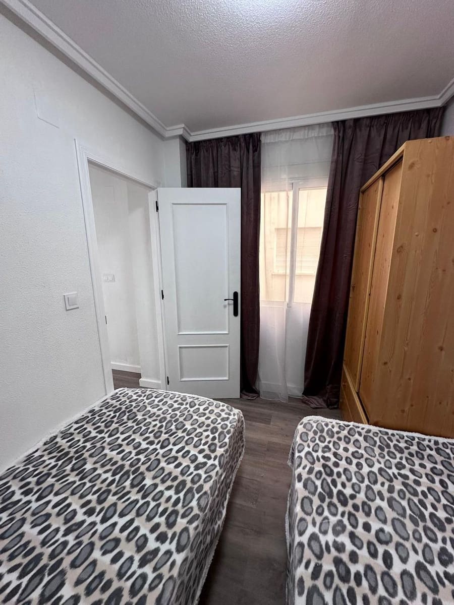 2 soveværelse Lejlighed til salg i Torrevieja med swimmingpool - € 182.000 (Ref: 9438665)