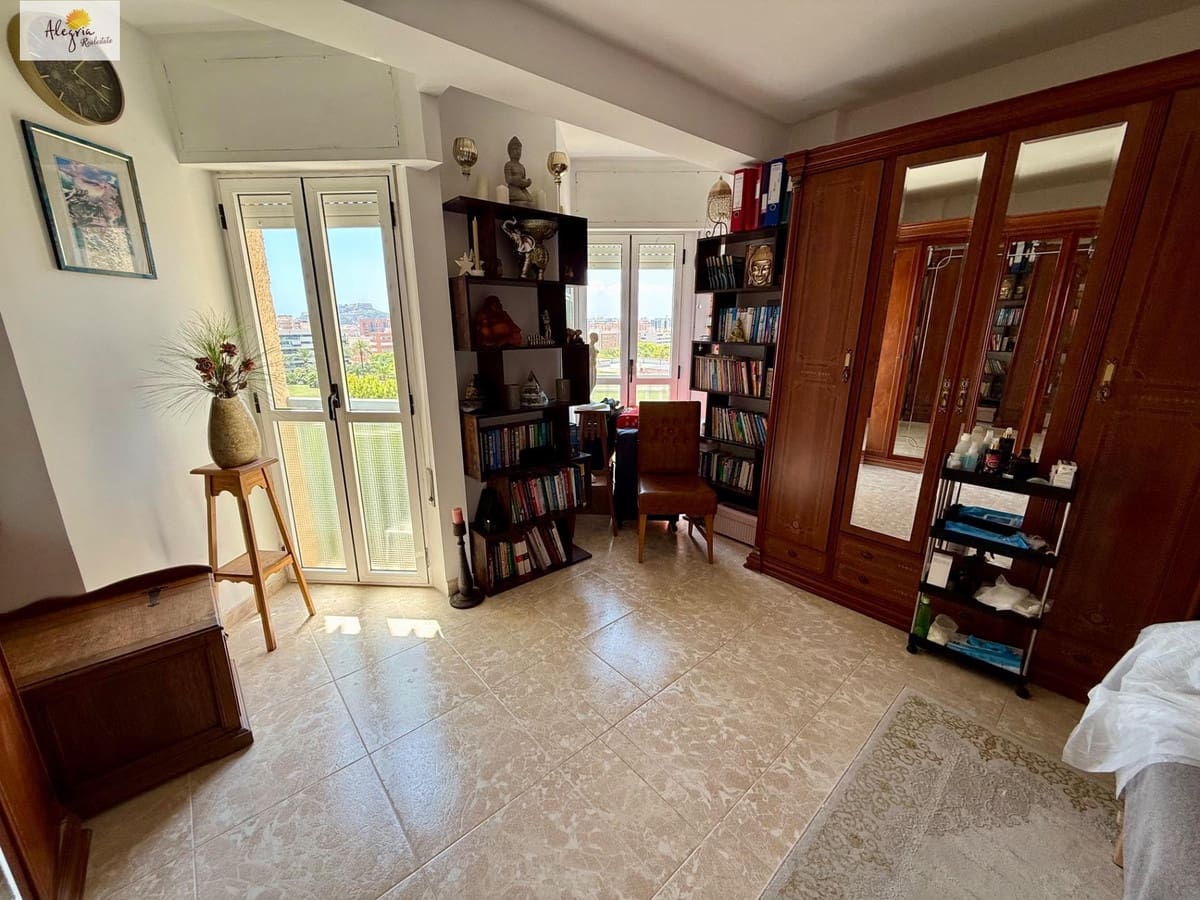 2 makuuhuone Huoneisto myytävänä paikassa Alicante kaupunki - 179 000 € (Ref: 9438680)