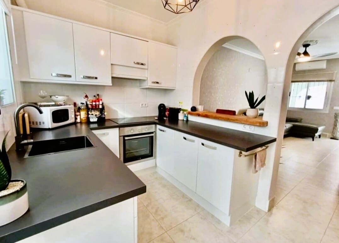 2 slaapkamer Halfvrijstaande villa te koop in San Miguel de Salinas met zwembad garage - € 229.995 (Ref: 9450630)