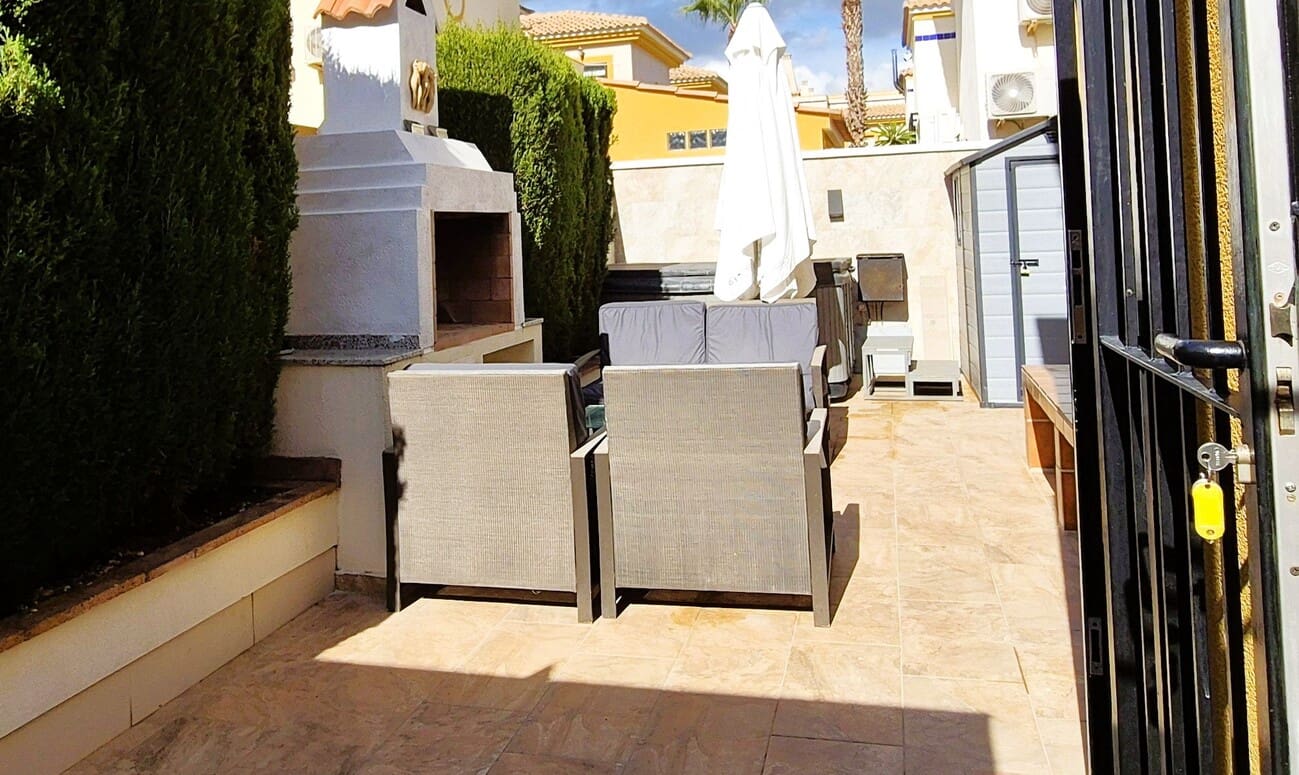 3 bedroom Villa for sale in Cabo Roig with pool - € 349,995 (Ref: 9450631)