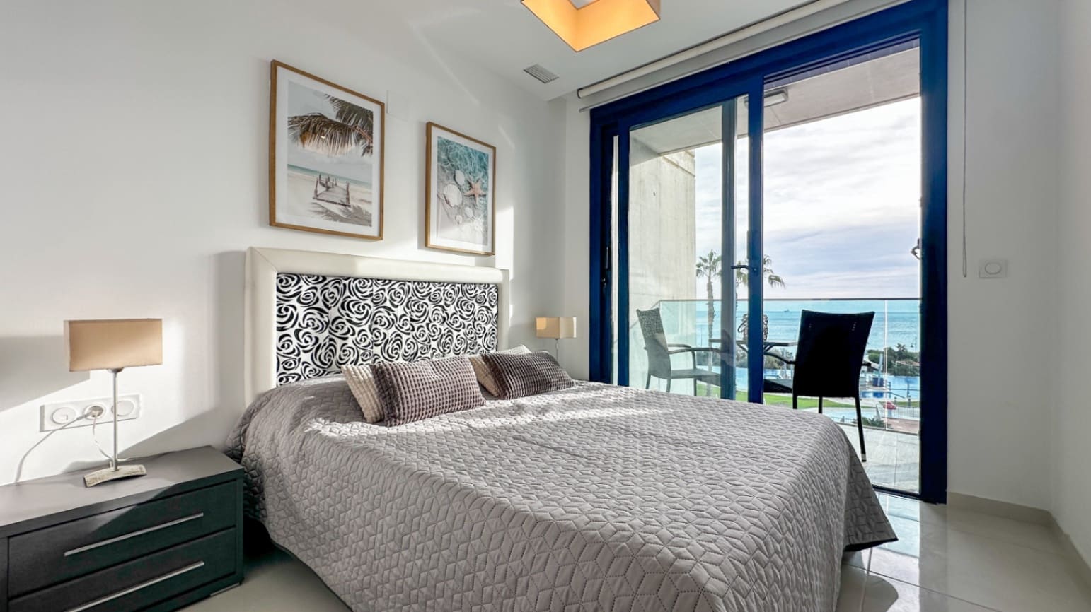 2 bedroom Apartment for sale in Torrevieja with garage - € 420,000 (Ref: 9450636)