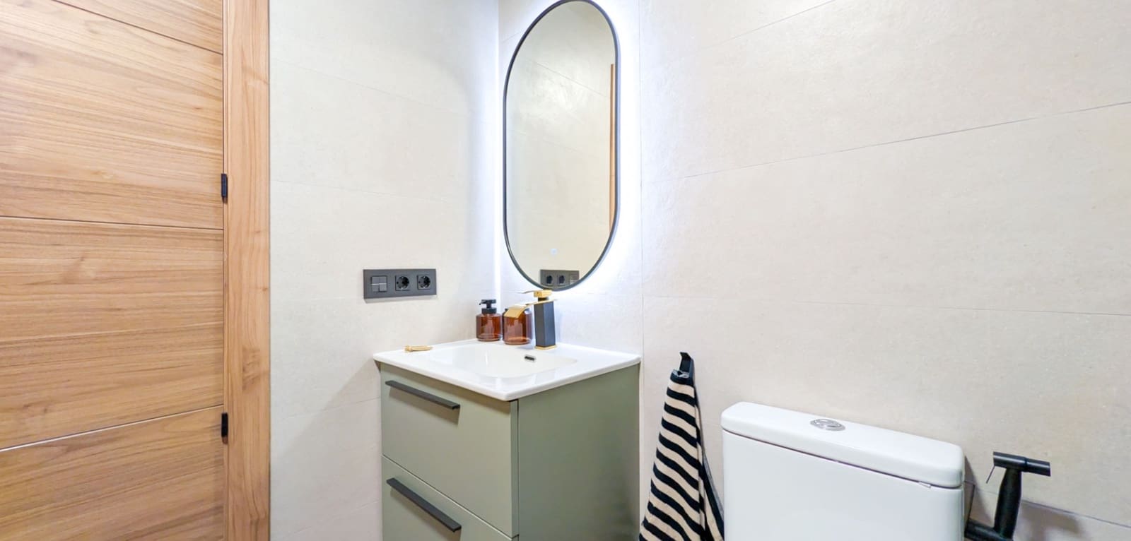 2 bedroom Apartment for sale in Torrevieja with pool - € 174,800 (Ref: 9450643)