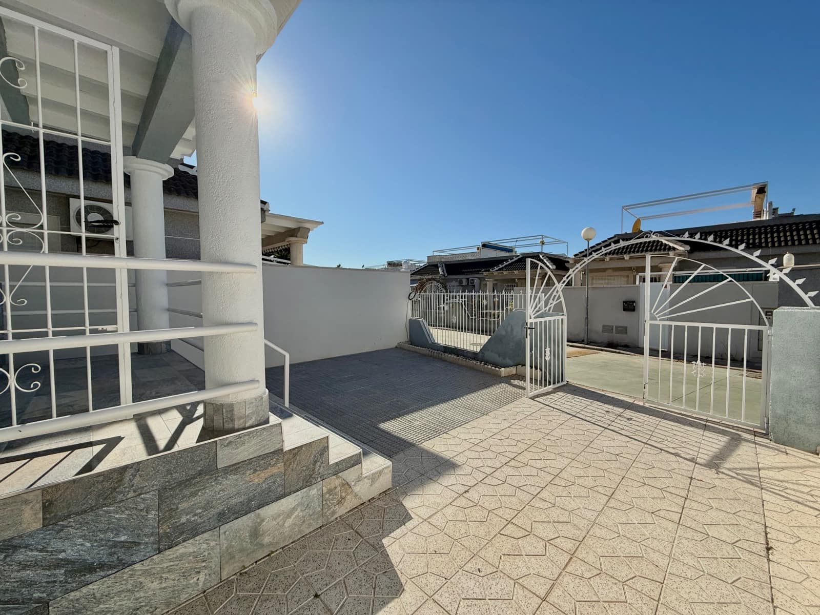 2 soveværelse Semi-Rækkehus til salg i Torrevieja med swimmingpool garage - € 177.000 (Ref: 9450644)