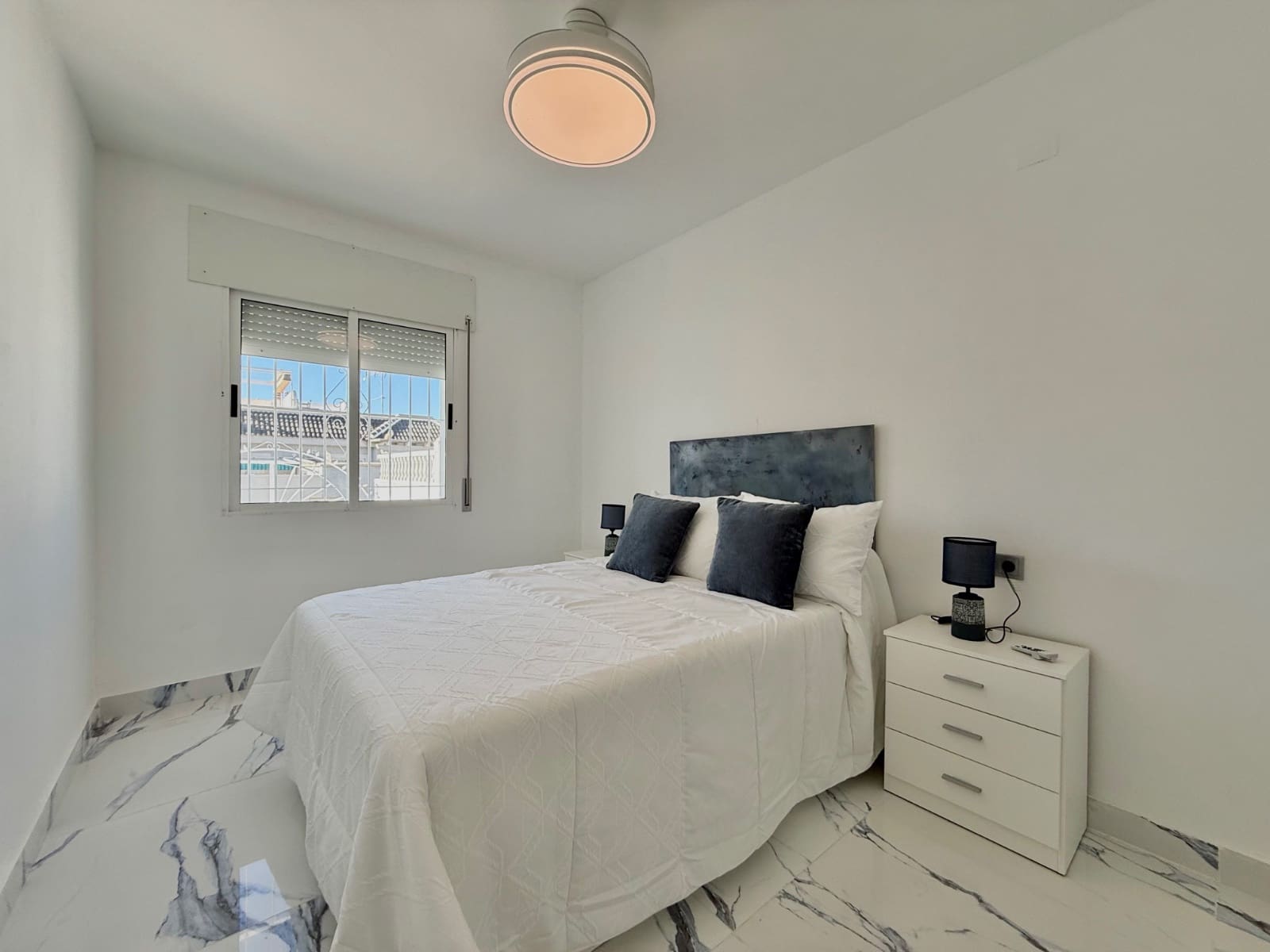 2 soveværelse Semi-Rækkehus til salg i Torrevieja med swimmingpool garage - € 177.000 (Ref: 9450644)