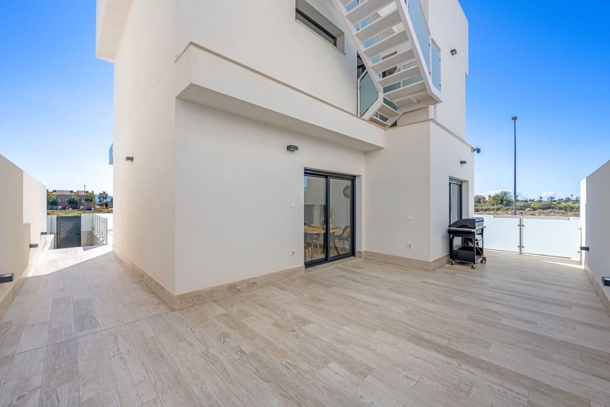 4 Zimmer Villa zu verkaufen in Los Alcazares mit Pool Garage - 649.000 € (Ref: 9459735)