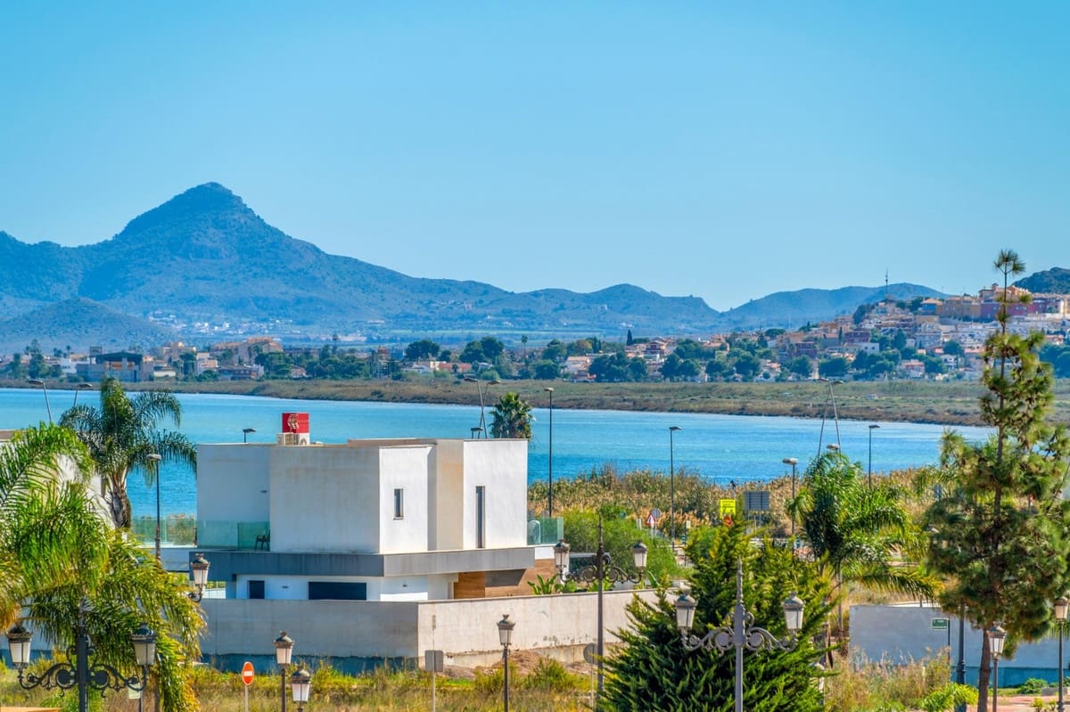 4 Zimmer Villa zu verkaufen in Los Alcazares mit Pool Garage - 649.000 € (Ref: 9459735)