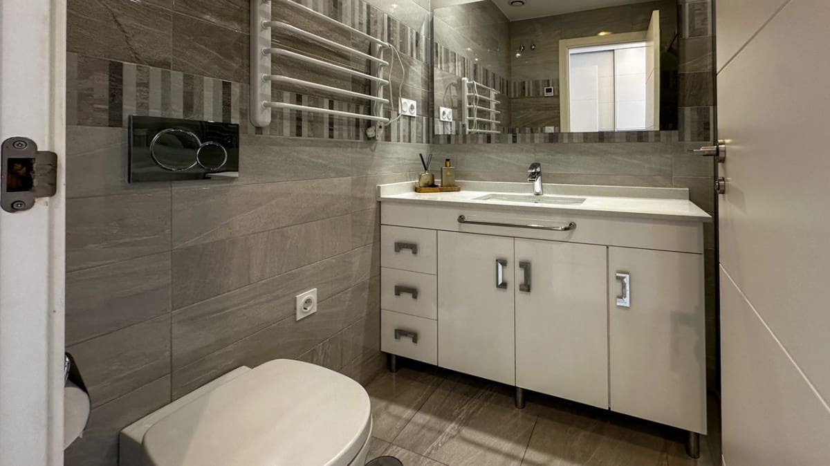 2 slaapkamer Appartement te koop in Torrevieja met garage - € 420.000 (Ref: 9459737)