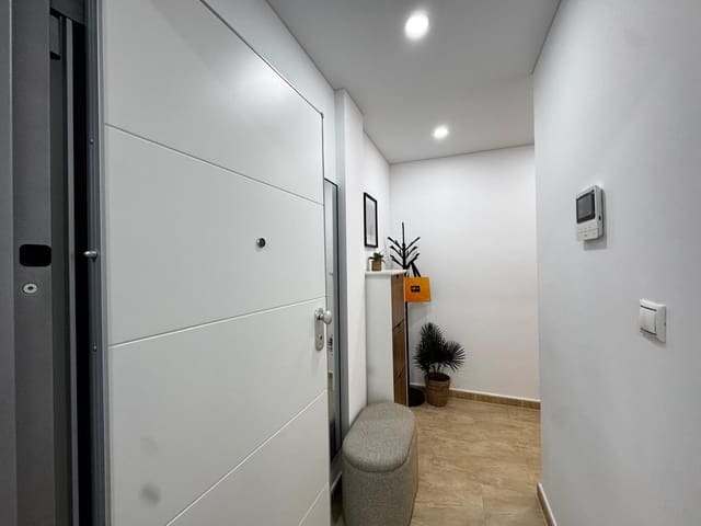 3 soveværelse Lejlighed til salg i Centro - Muelle Pesquero, Torrevieja - € 189.900 (Ref: 9464881)