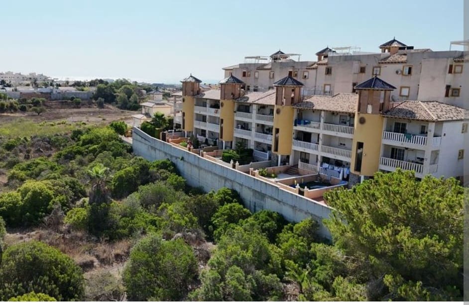 2 bedroom Apartment for sale in Orihuela with pool - € 135,000 (Ref: 9464887)