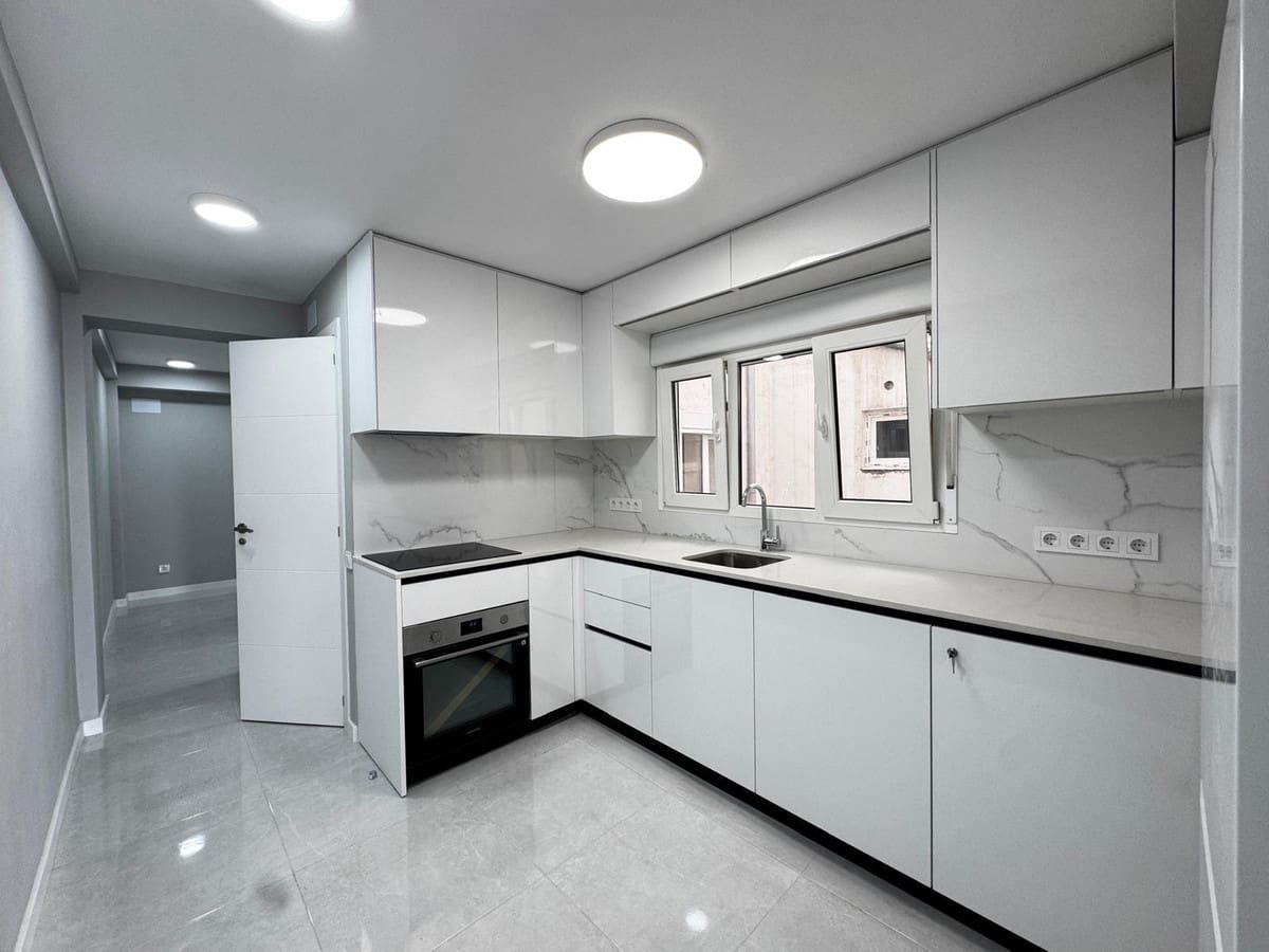 3 bedroom Apartment for sale in Torrevieja - € 189,900 (Ref: 9486505)