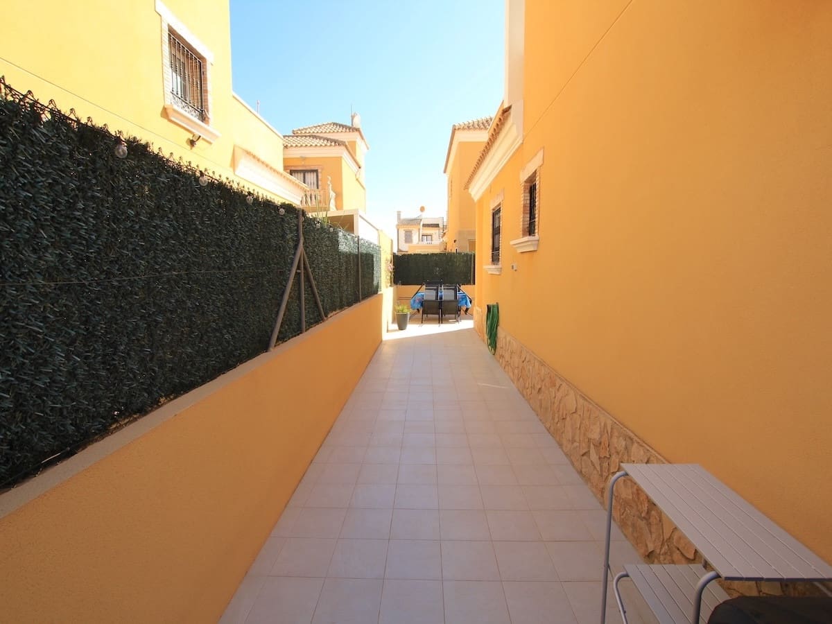 3 bedroom Villa for sale in Guardamar del Segura - € 325,000 (Ref: 9486518)