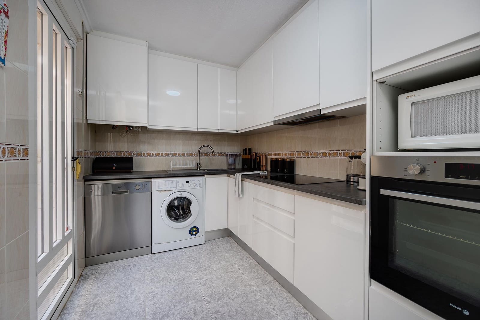 Chalet de 3 habitaciones en Torrevieja en venta con piscina - 310.000 € (Ref: 9486532)