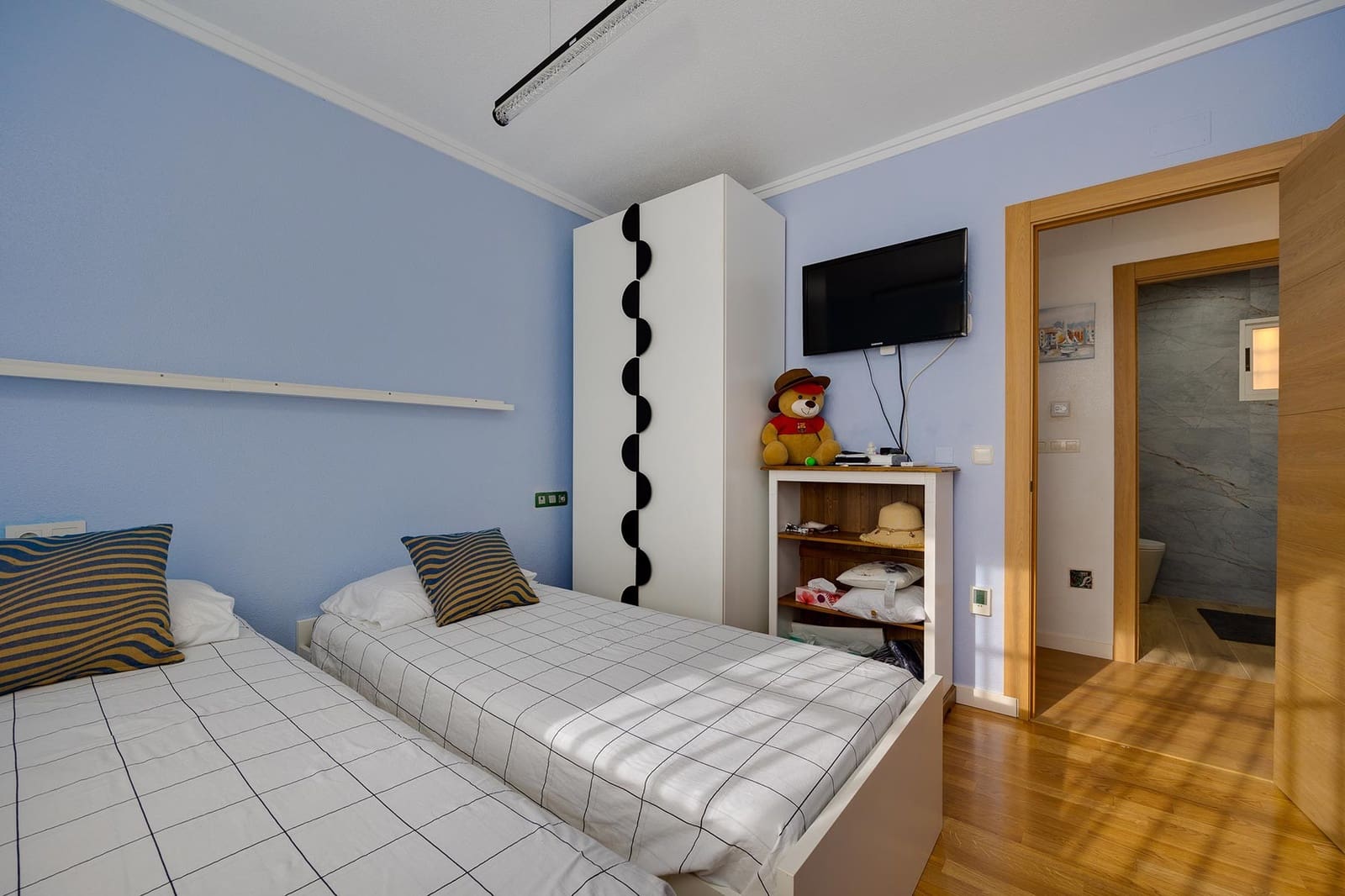 Chalet de 3 habitaciones en Torrevieja en venta con piscina - 310.000 € (Ref: 9486532)