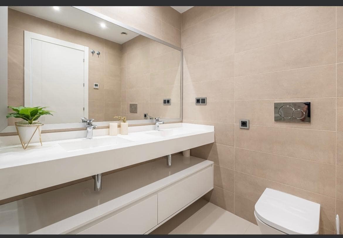 2 bedroom Apartment for sale in Benidorm - € 580,000 (Ref: 9486540)