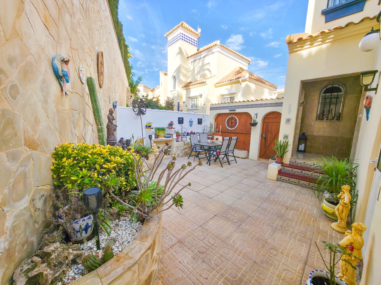 3 bedroom Villa for sale in Villamartin with garage - € 269,995 (Ref: 9486543)