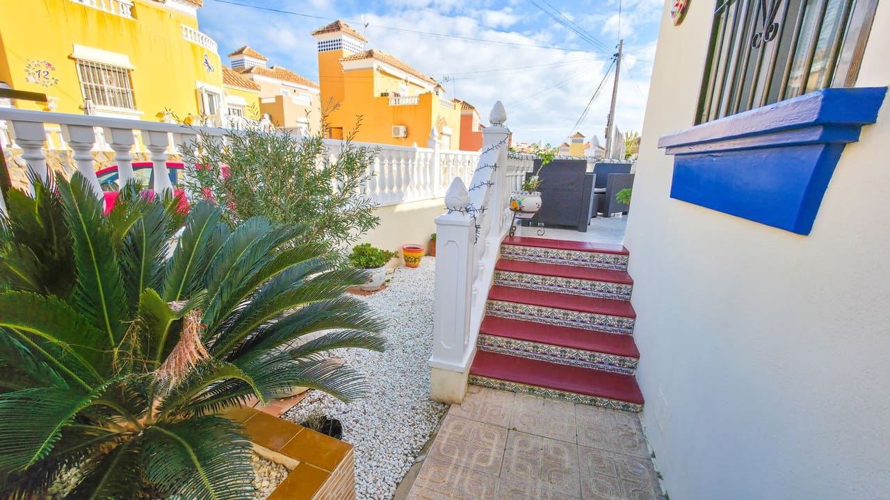 3 bedroom Villa for sale in Villamartin with garage - € 269,995 (Ref: 9486543)