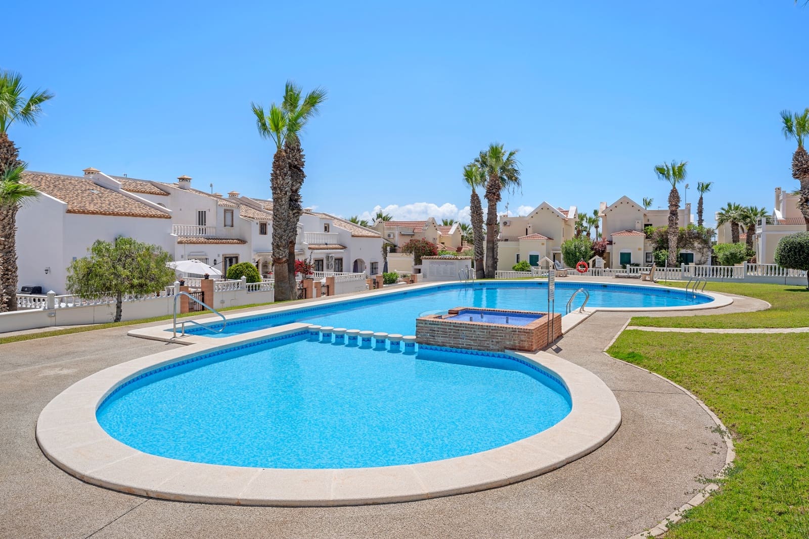 3 slaapkamer Villa te koop in Orihuela Costa met zwembad - € 424.000 (Ref: 9486544)