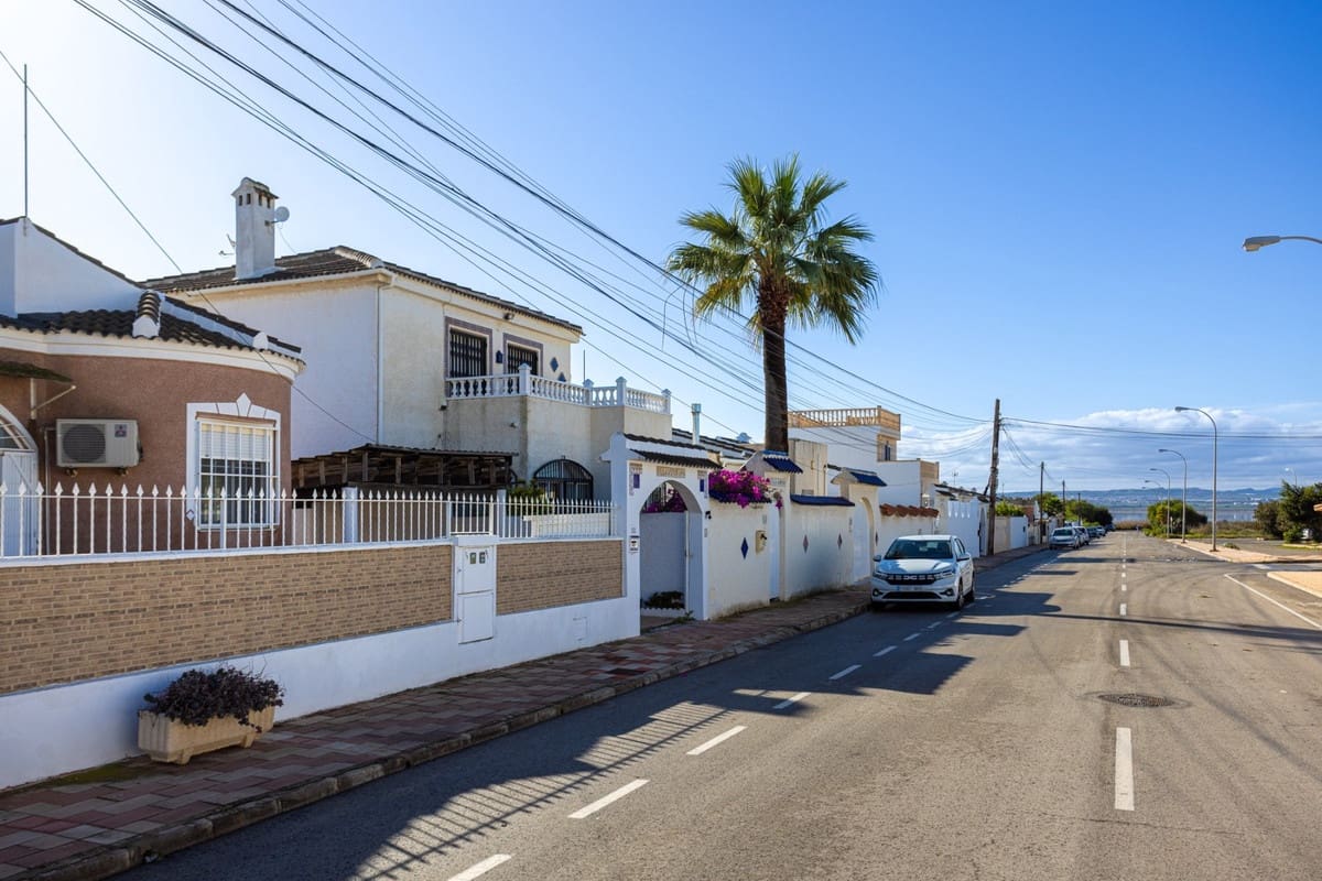 Chalet de 3 habitaciones en Torrevieja en venta con piscina - 330.000 € (Ref: 9486552)
