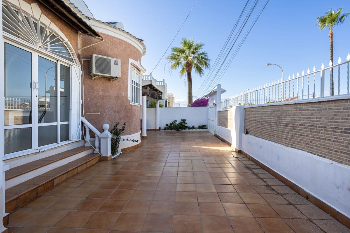 3 chambre Villa/Maison à vendre à Torrevieja avec piscine - 330 000 € (Ref: 9486552)