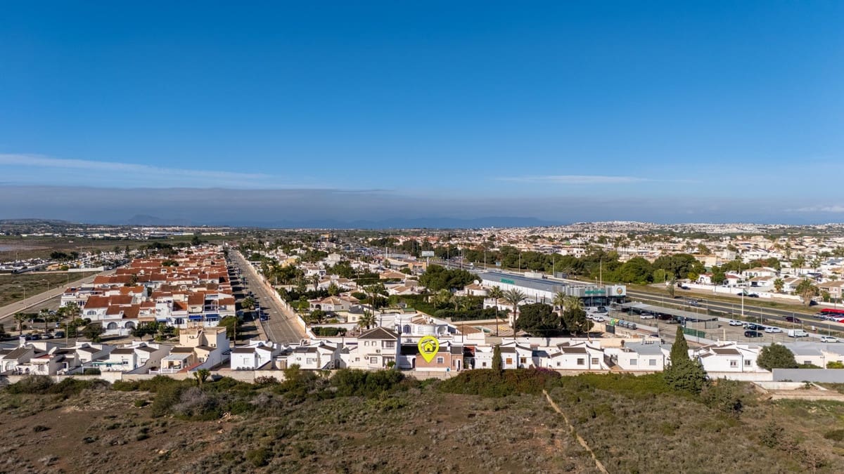 3 chambre Villa/Maison à vendre à Torrevieja avec piscine - 330 000 € (Ref: 9486552)