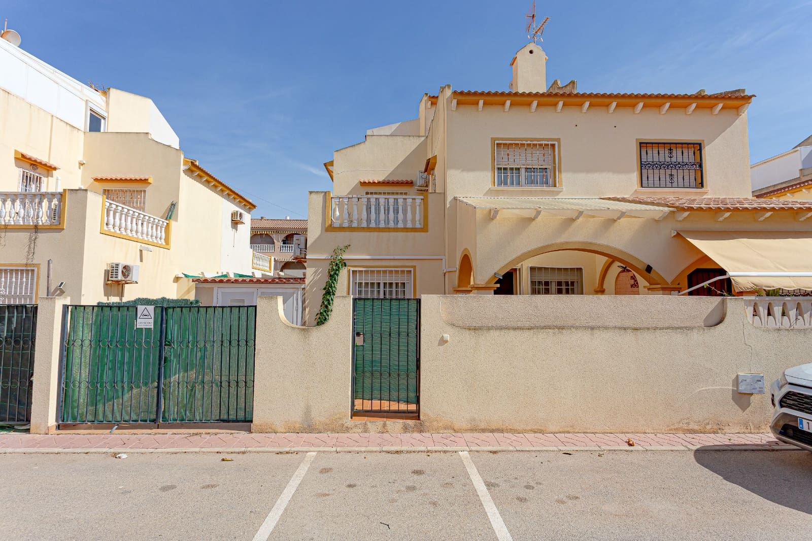 3 bedroom Villa for sale in Pilar de la Horadada - € 215,000 (Ref: 9516164)