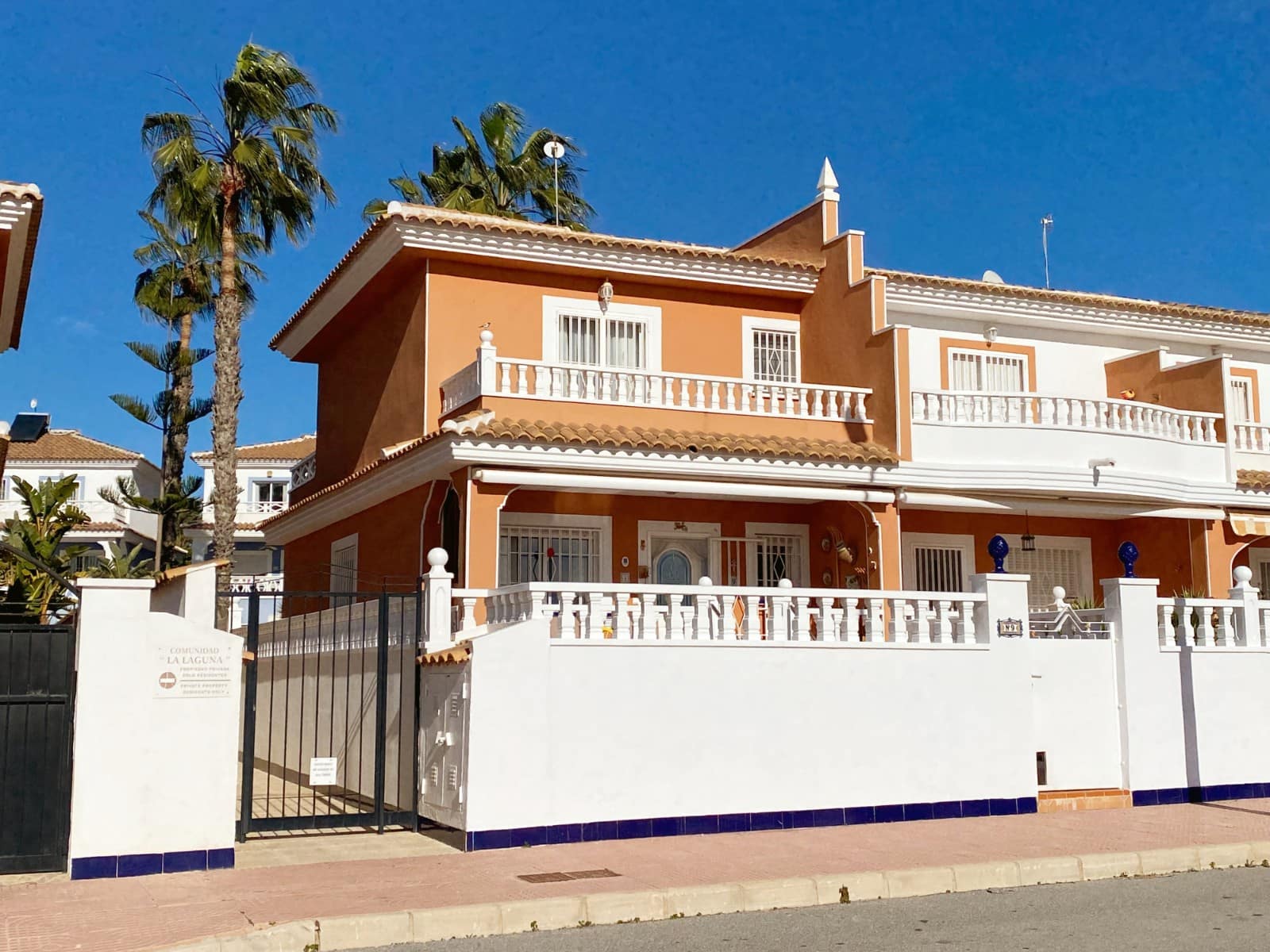 3 bedroom Semi-detached Villa for sale in Ciudad Quesada with pool - € 240,000 (Ref: 9516173)
