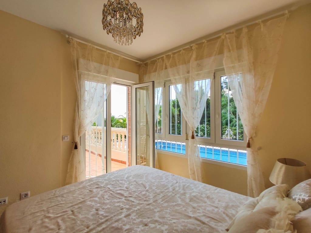 4 soveværelse Villa til salg i Orihuela med garage - € 495.000 (Ref: 9516181)