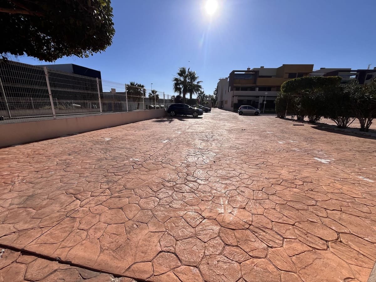 2 bedroom Apartment for sale in Orihuela with pool garage - € 244,900 (Ref: 9534395)